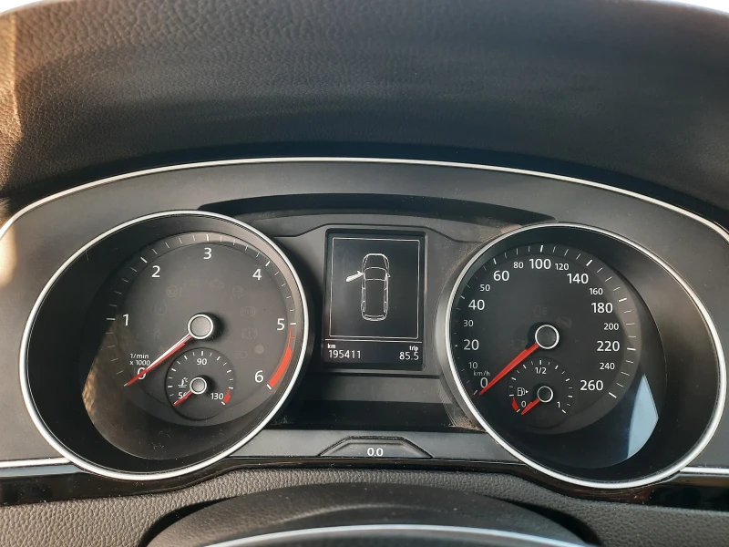 VW Passat 2016та 120hp КАТО НОВ, снимка 9 - Автомобили и джипове - 53265484