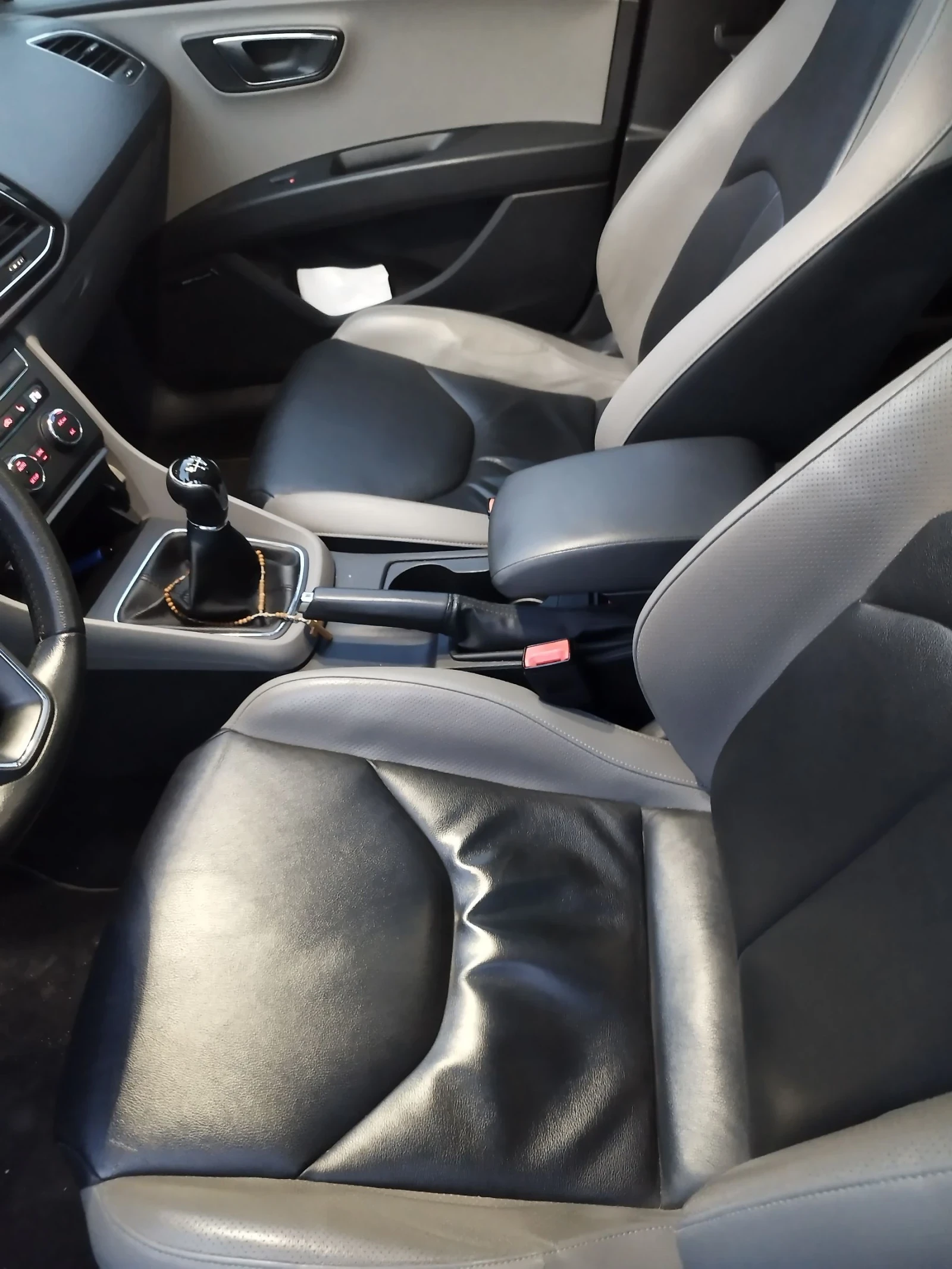 Seat Leon 1.6 TDI Panorama, Navi , Distronik - изображение 8