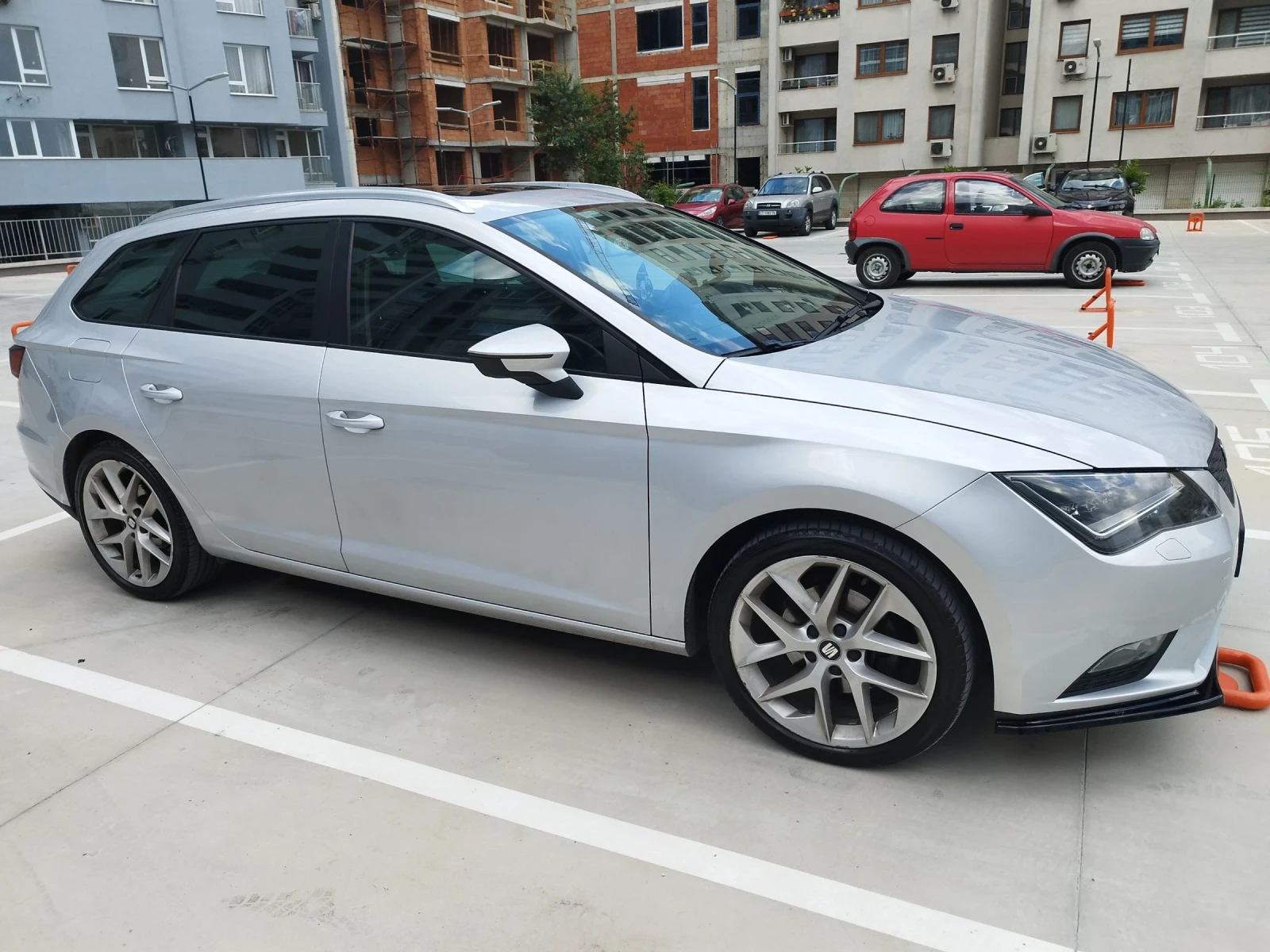 Seat Leon 1.6 TDI Panorama, Navi , Distronik - изображение 2