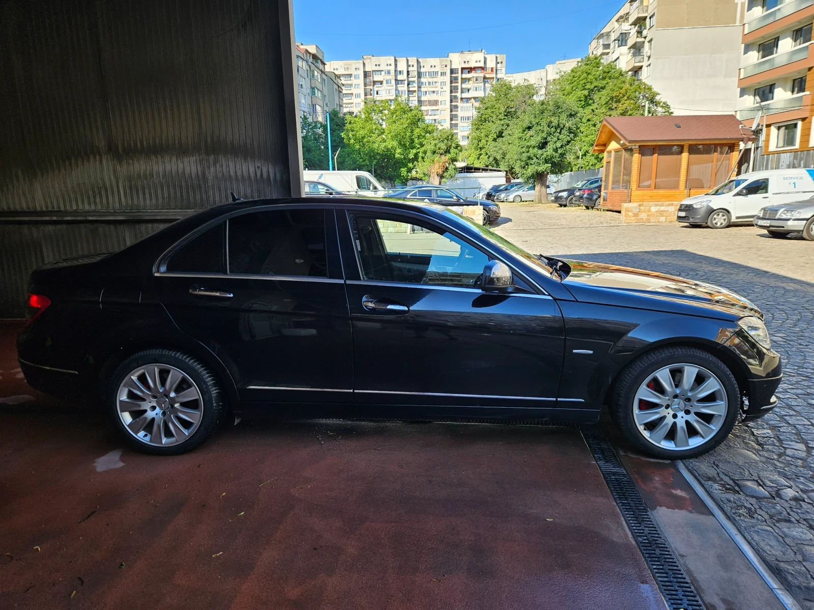 Mercedes-Benz C 320  - изображение 8