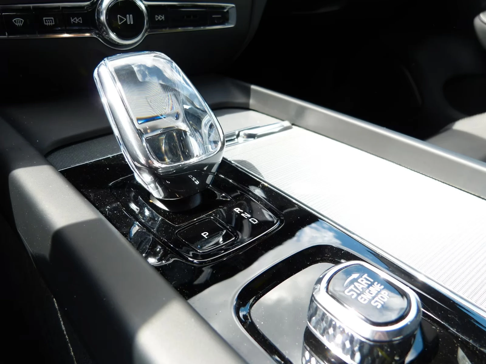 Volvo S60 B5/250HP/ULTIAMTE-DARK/360/HUD/PANO/ACC/713v | Mobile.bg   14