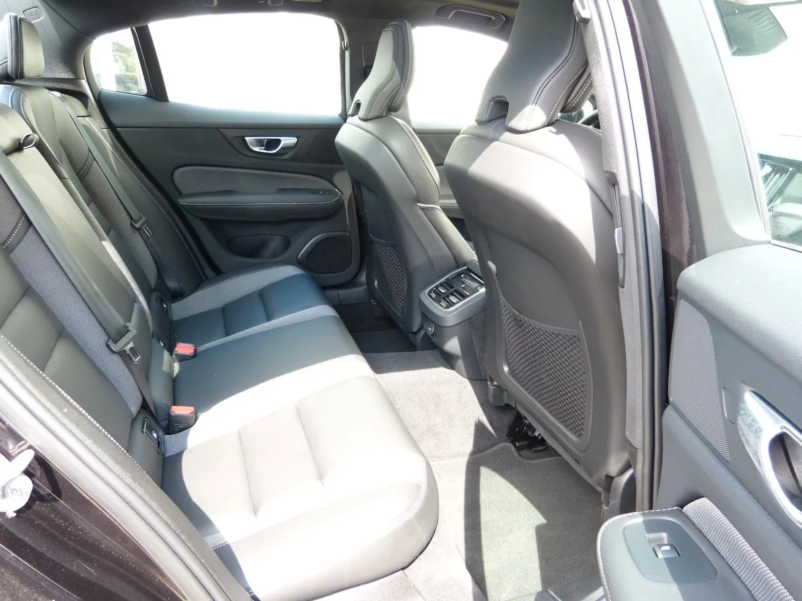 Volvo S60 B5/250HP/ULTIAMTE-DARK/360/HUD/PANO/ACC/713v | Mobile.bg   12