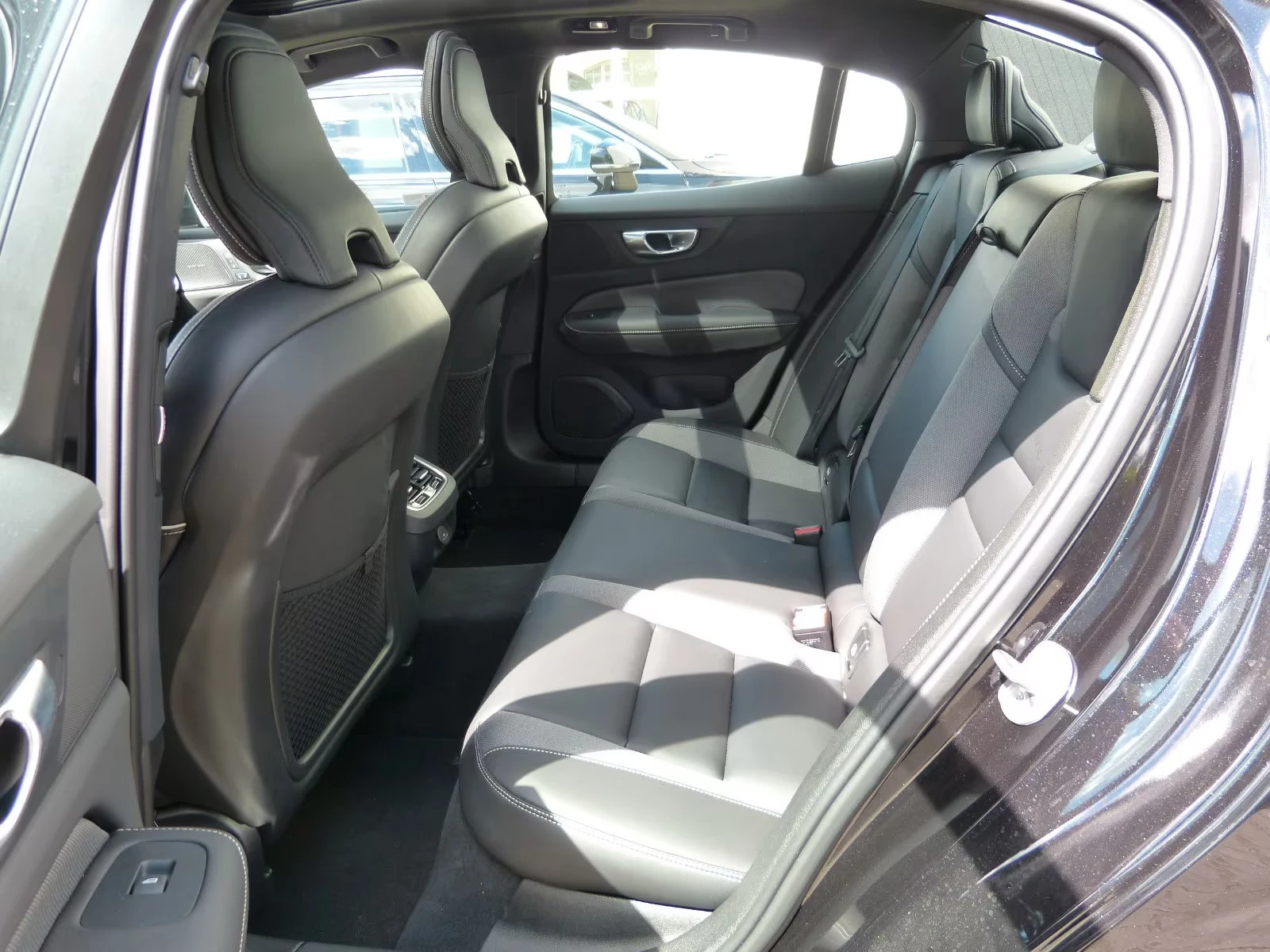 Volvo S60 B5/250HP/ULTIAMTE-DARK/360/HUD/PANO/ACC/713v | Mobile.bg   11