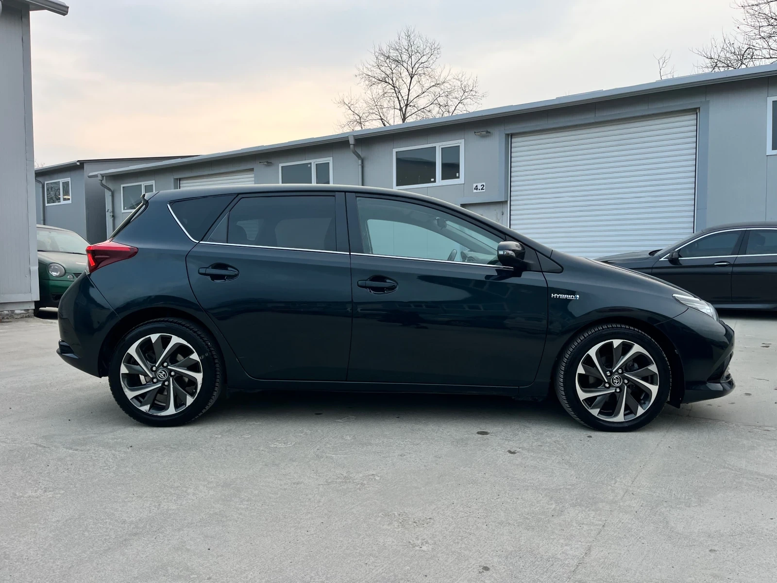 Toyota Auris 1, 8-HYBRID/FACE LIFT/АВТОМАТИК/КАМЕРА/ТОП!!!, снимка 8 - Автомобили и джипове - 53933357