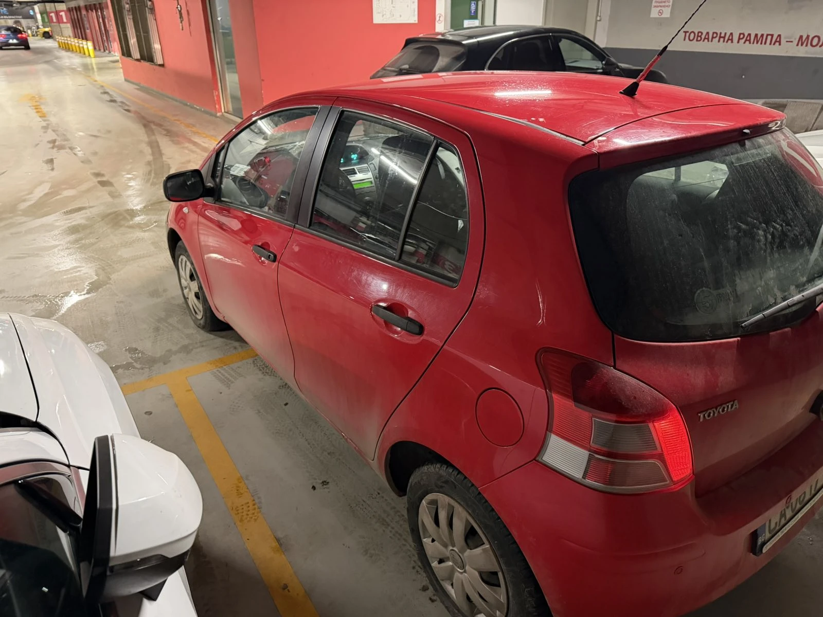 Toyota Yaris 1.0, снимка 4 - Автомобили и джипове - 54077337
