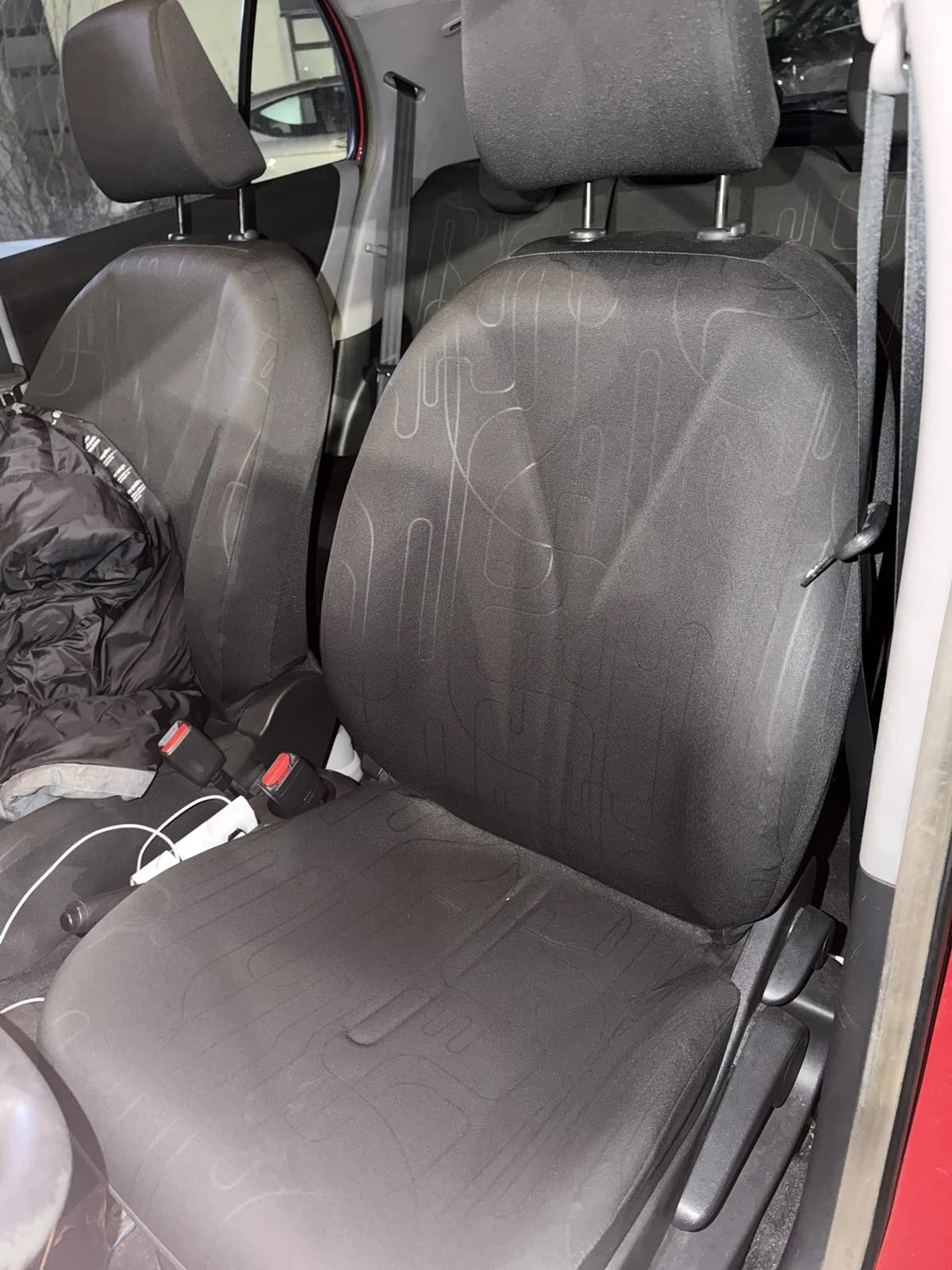 Toyota Yaris 1.0, снимка 12 - Автомобили и джипове - 54077337