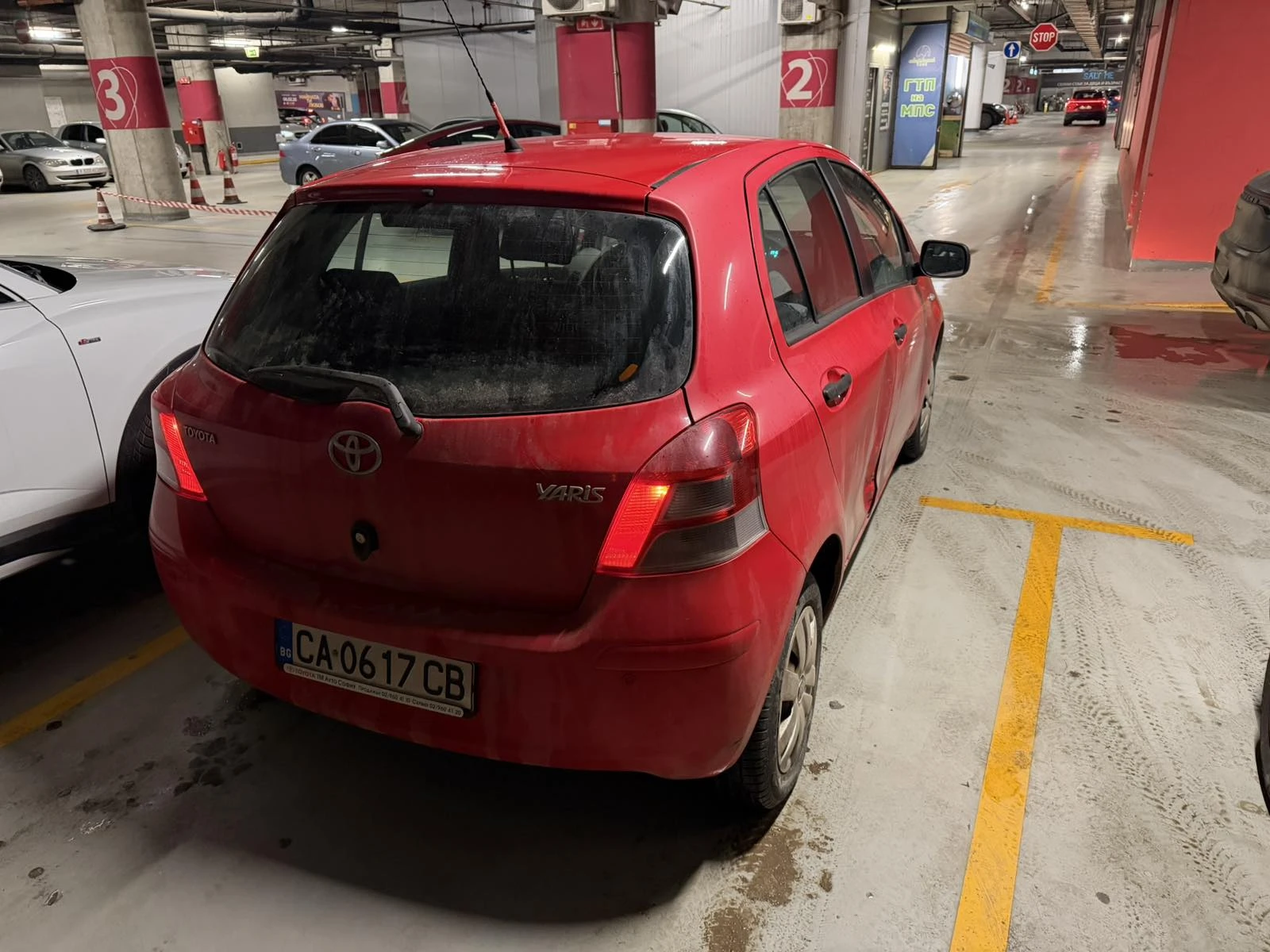 Toyota Yaris 1.0, снимка 2 - Автомобили и джипове - 54077337