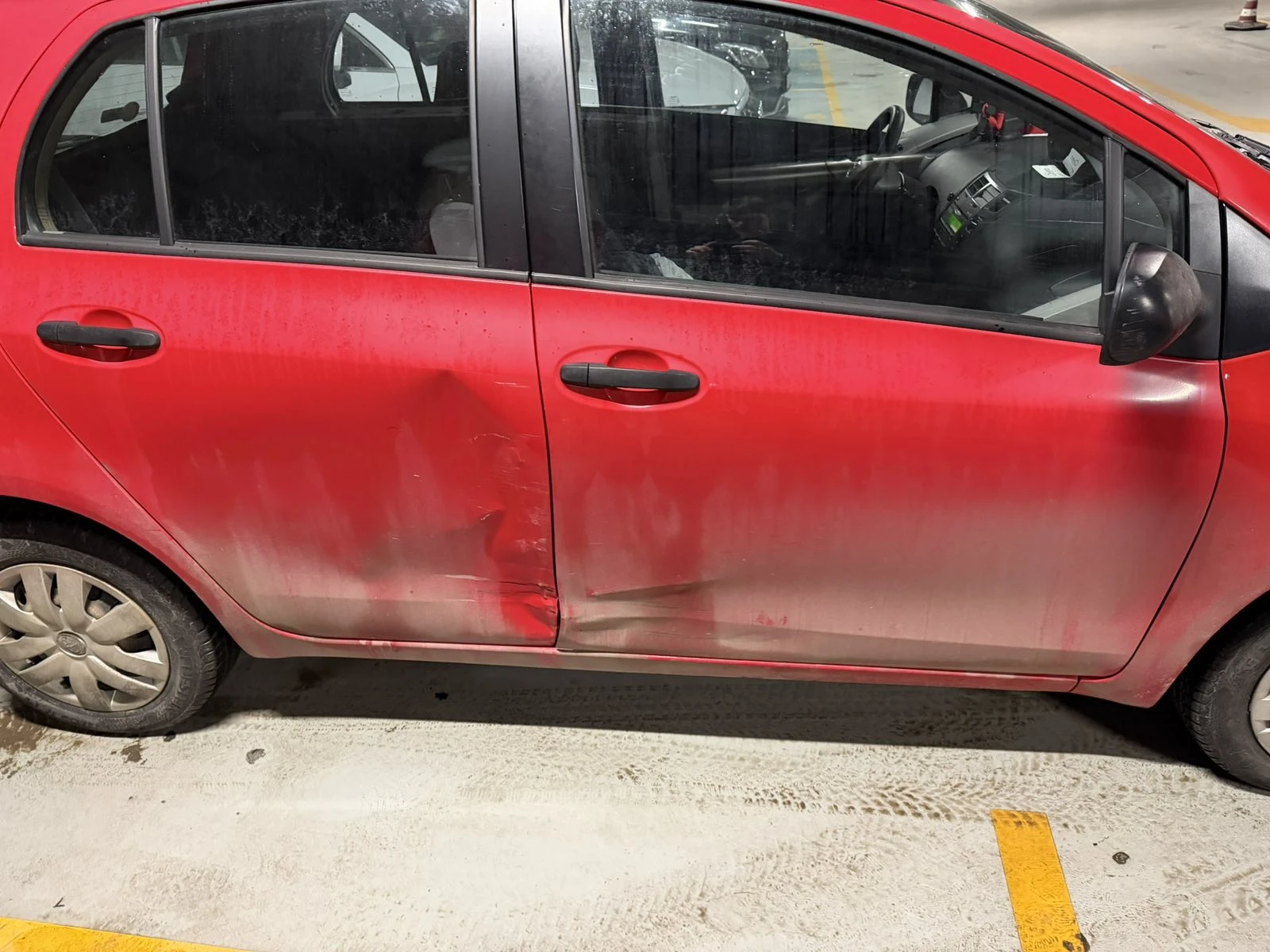 Toyota Yaris 1.0, снимка 5 - Автомобили и джипове - 54077337