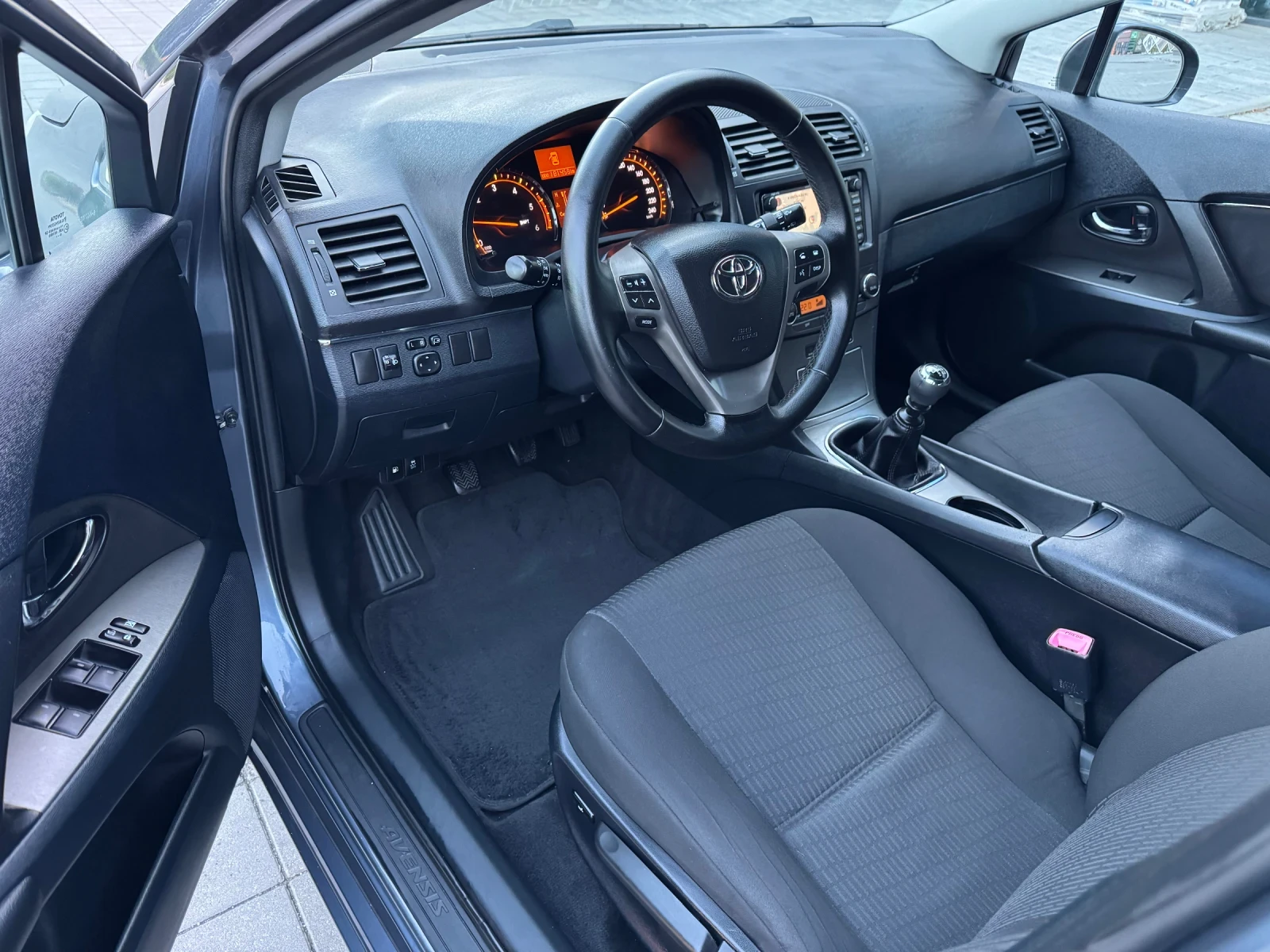 Toyota Avensis 2.0d4d Navi DVD Klimatronic Euro 5, снимка 10 - Автомобили и джипове - 54386853
