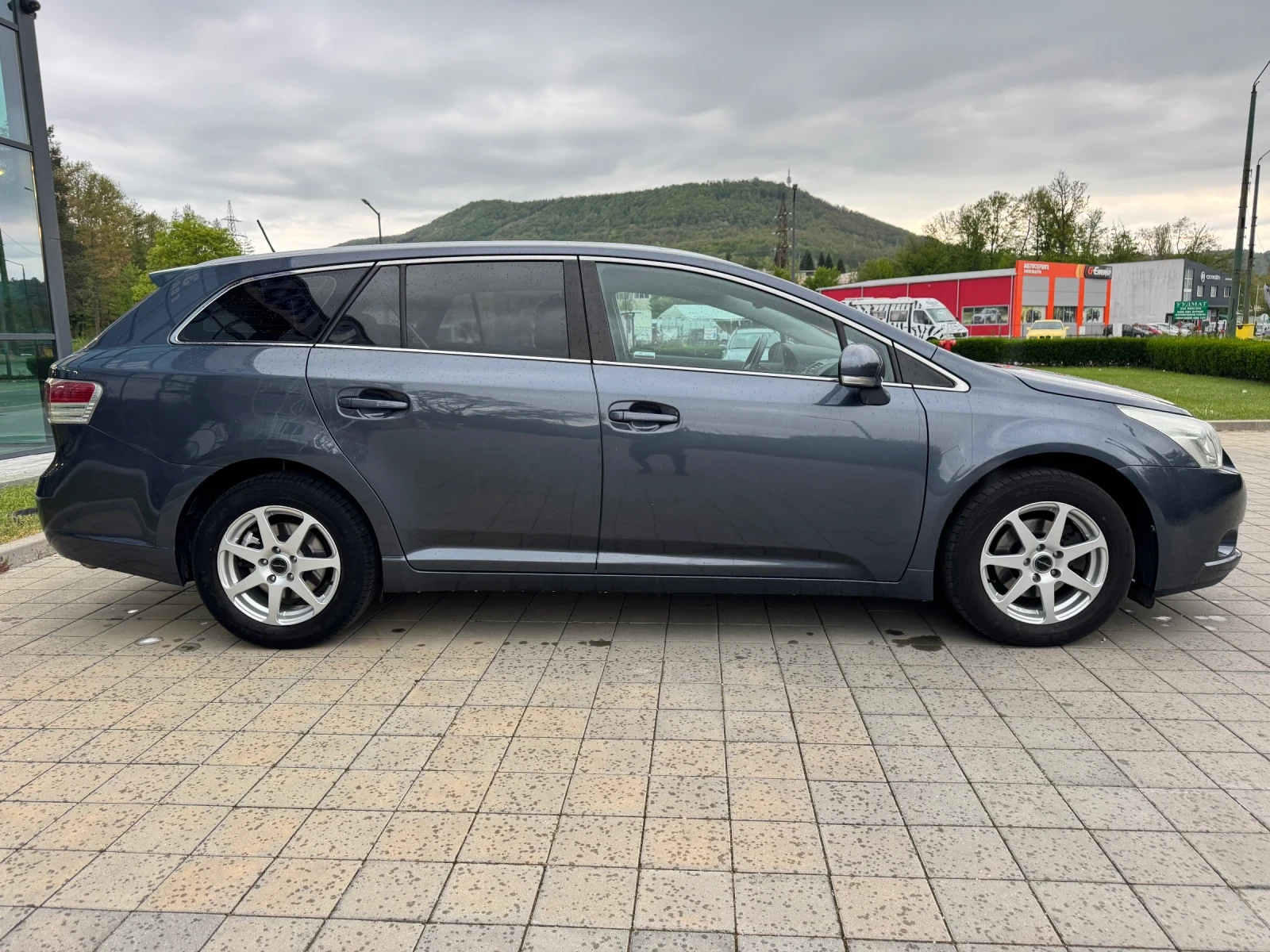 Toyota Avensis 2.0d4d Navi DVD Klimatronic Euro 5, снимка 8 - Автомобили и джипове - 54386853