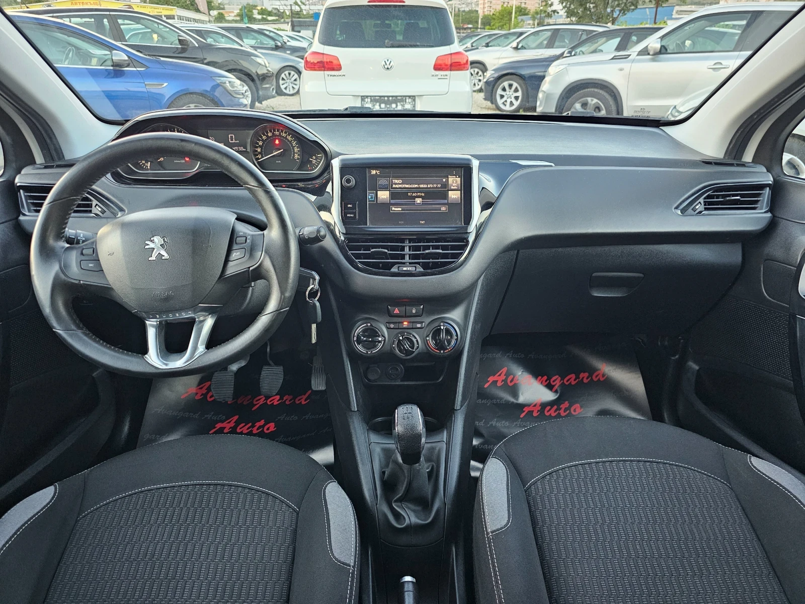 Peugeot 208 1.6HDI, Facelift , снимка 7 - Автомобили и джипове - 55054877