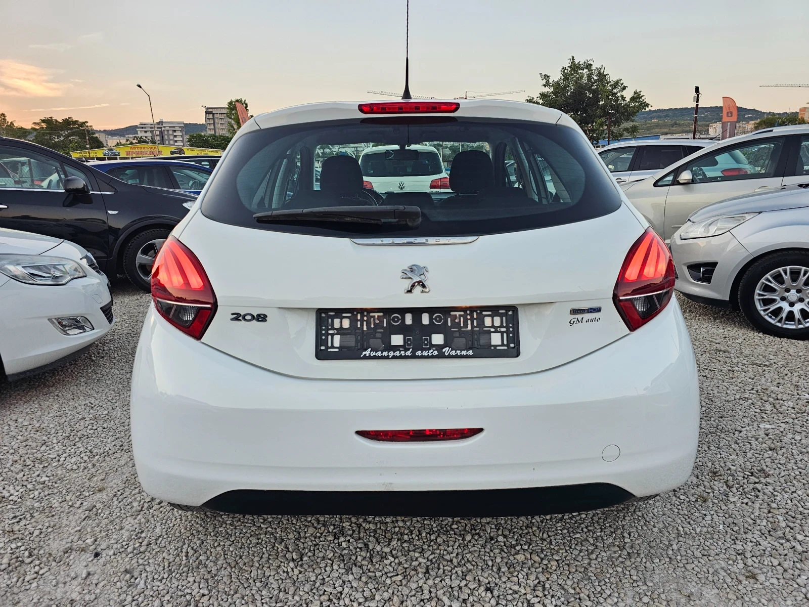 Peugeot 208 1.6HDI, Facelift , снимка 5 - Автомобили и джипове - 55054877