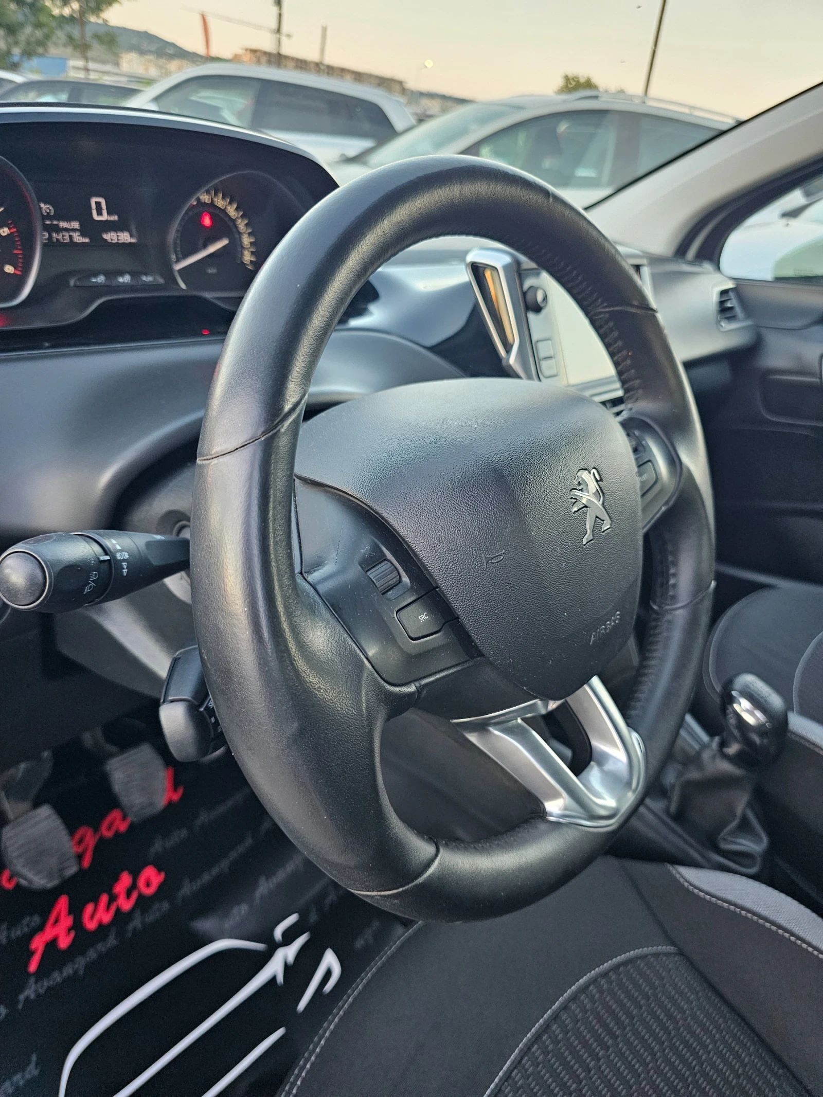 Peugeot 208 1.6HDI, Facelift , снимка 12 - Автомобили и джипове - 55054877