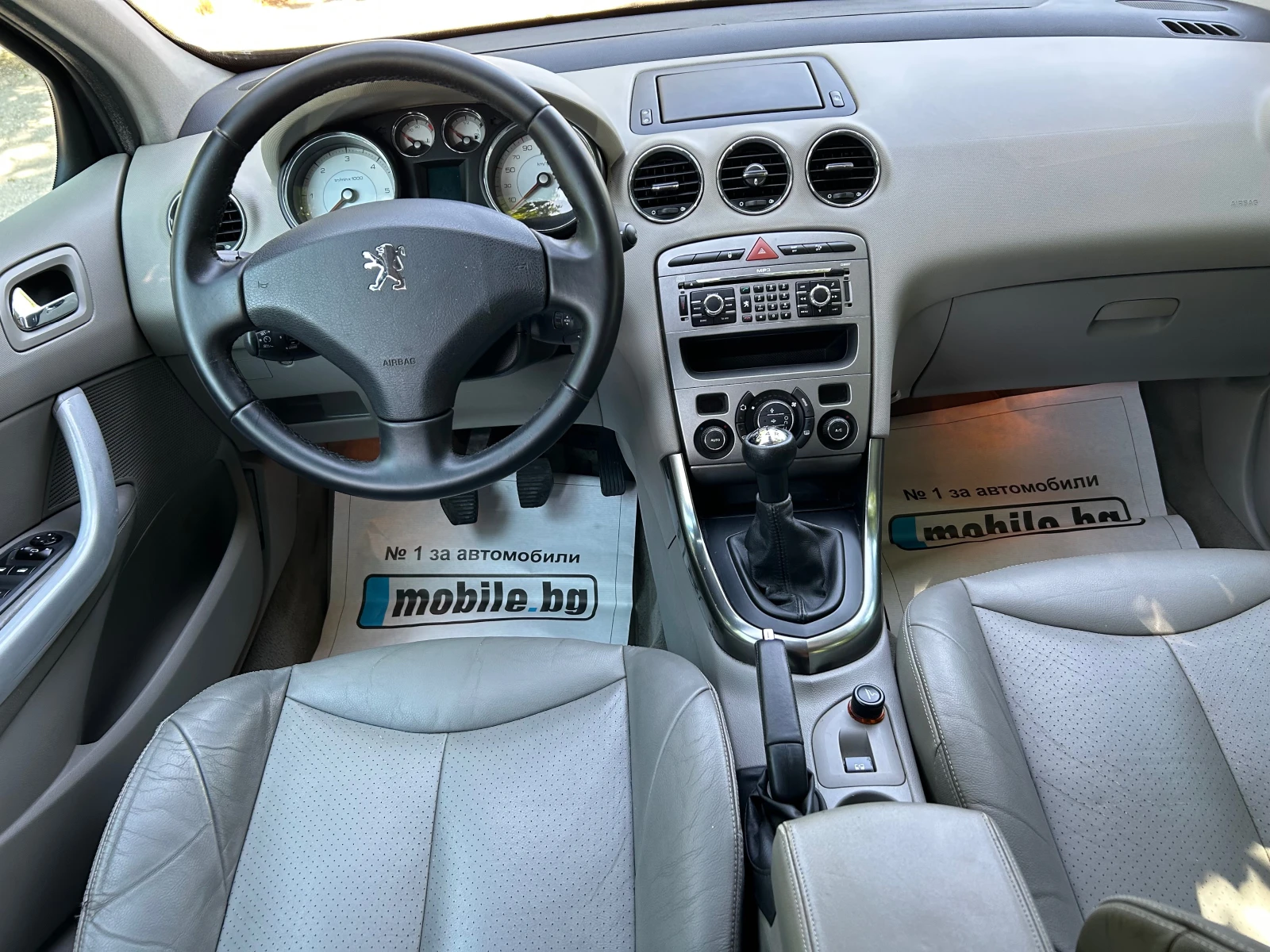 Peugeot 308 1.6HDI КОЖА/ПАНОРАМА/НАВИГАЦИЯ, снимка 12 - Автомобили и джипове - 55101913