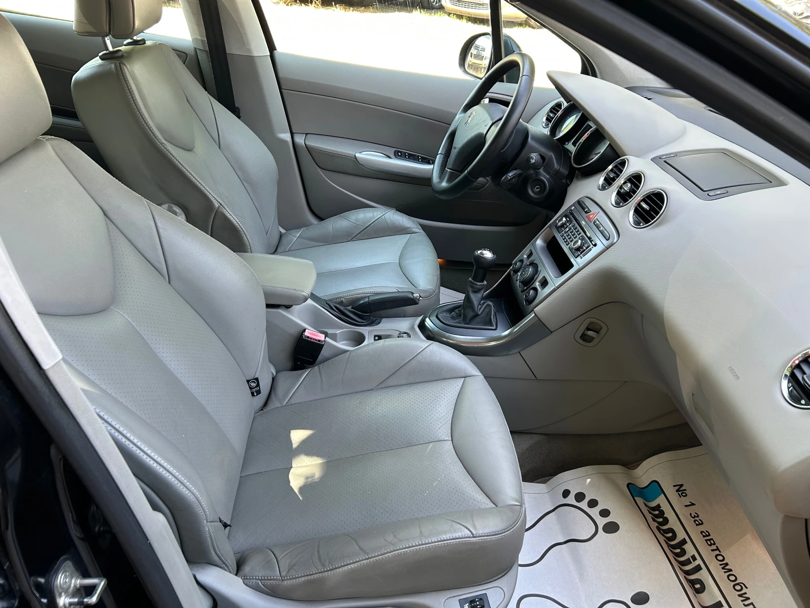 Peugeot 308 1.6HDI КОЖА/ПАНОРАМА/НАВИГАЦИЯ, снимка 10 - Автомобили и джипове - 55101913