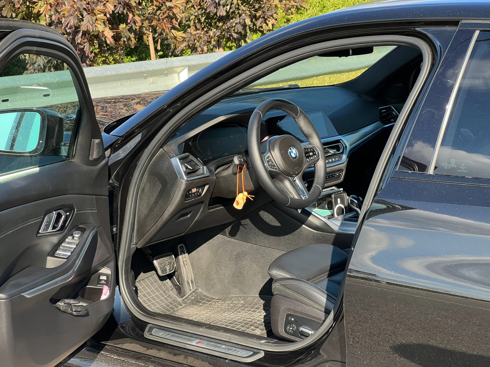 BMW 330 M Sport xDrive, снимка 14 - Автомобили и джипове - 55383327