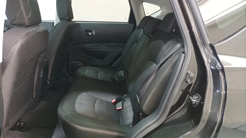 Nissan Qashqai 2.0 d 4x4 Automatic, снимка 15 - Автомобили и джипове - 46354531