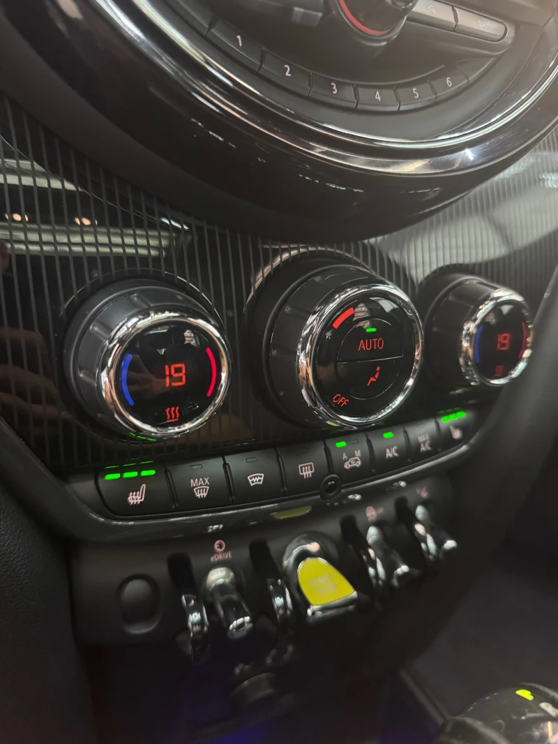 Mini Countryman SE * JCW * ПАНОРАМА * HEAD UP * Камера * , снимка 9 - Автомобили и джипове - 51257153