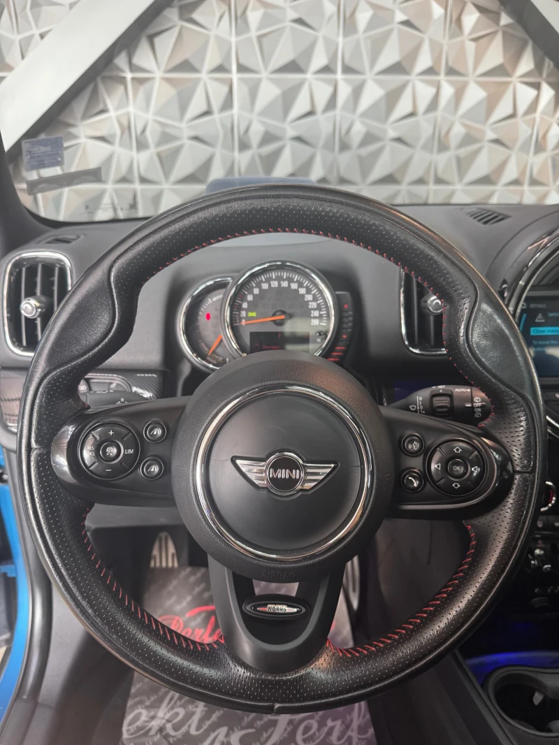 Mini Countryman SE * JCW * ПАНОРАМА * HEAD UP * Камера * , снимка 12 - Автомобили и джипове - 51257153