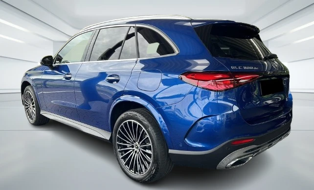 Mercedes-Benz GLC 300 dе 4Matic Plug-in = AMG Line = Premium Гаранция - изображение 2