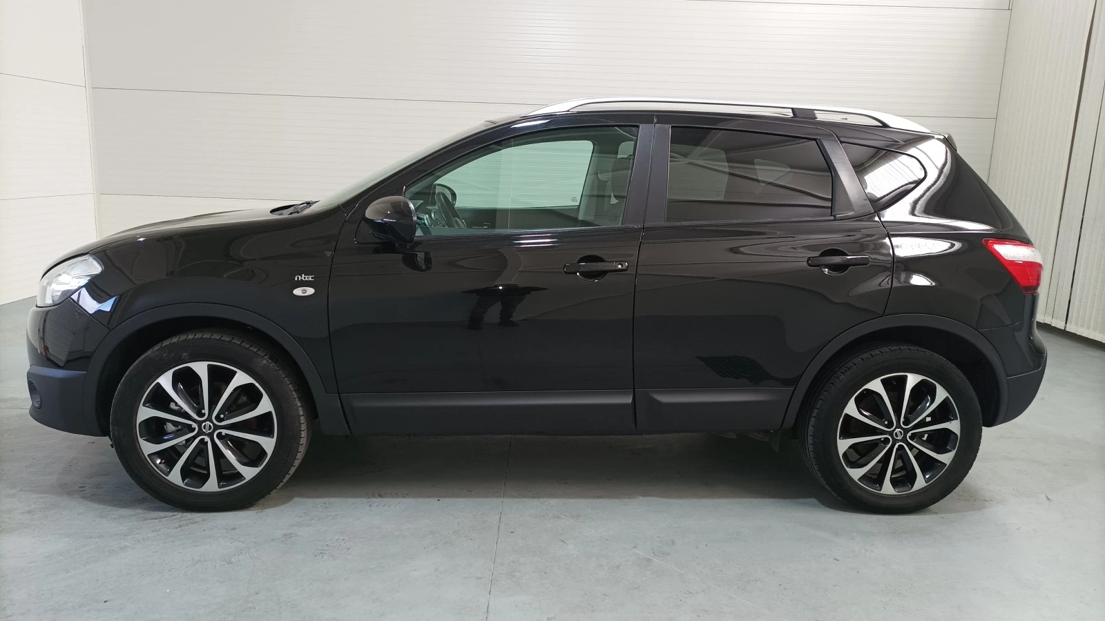 Nissan Qashqai 2.0 d 4x4 Automatic - изображение 8