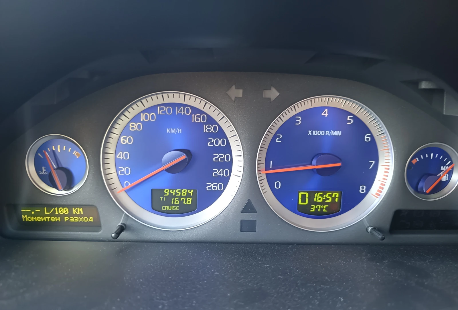 Volvo Xc90 R Design 3.2  LPG - изображение 7