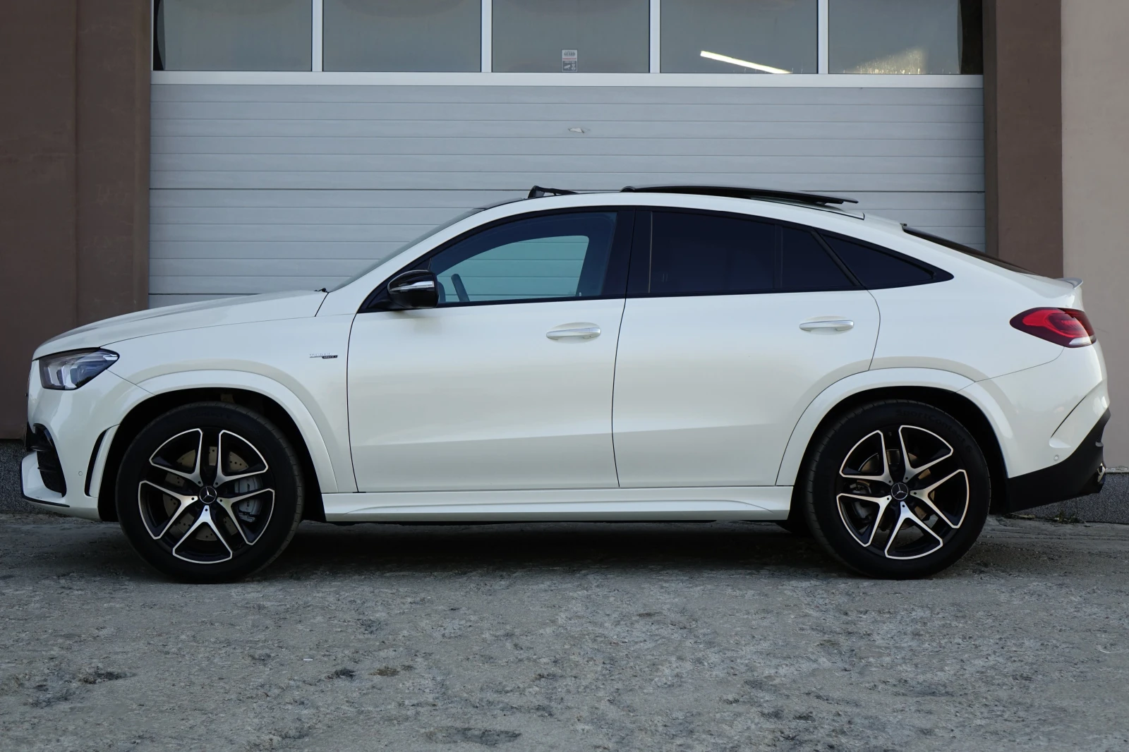 Mercedes-Benz GLE 53 4MATIC 53 AMG* 4MATIC+ * BURMESTER* 360* PANO*  - изображение 3