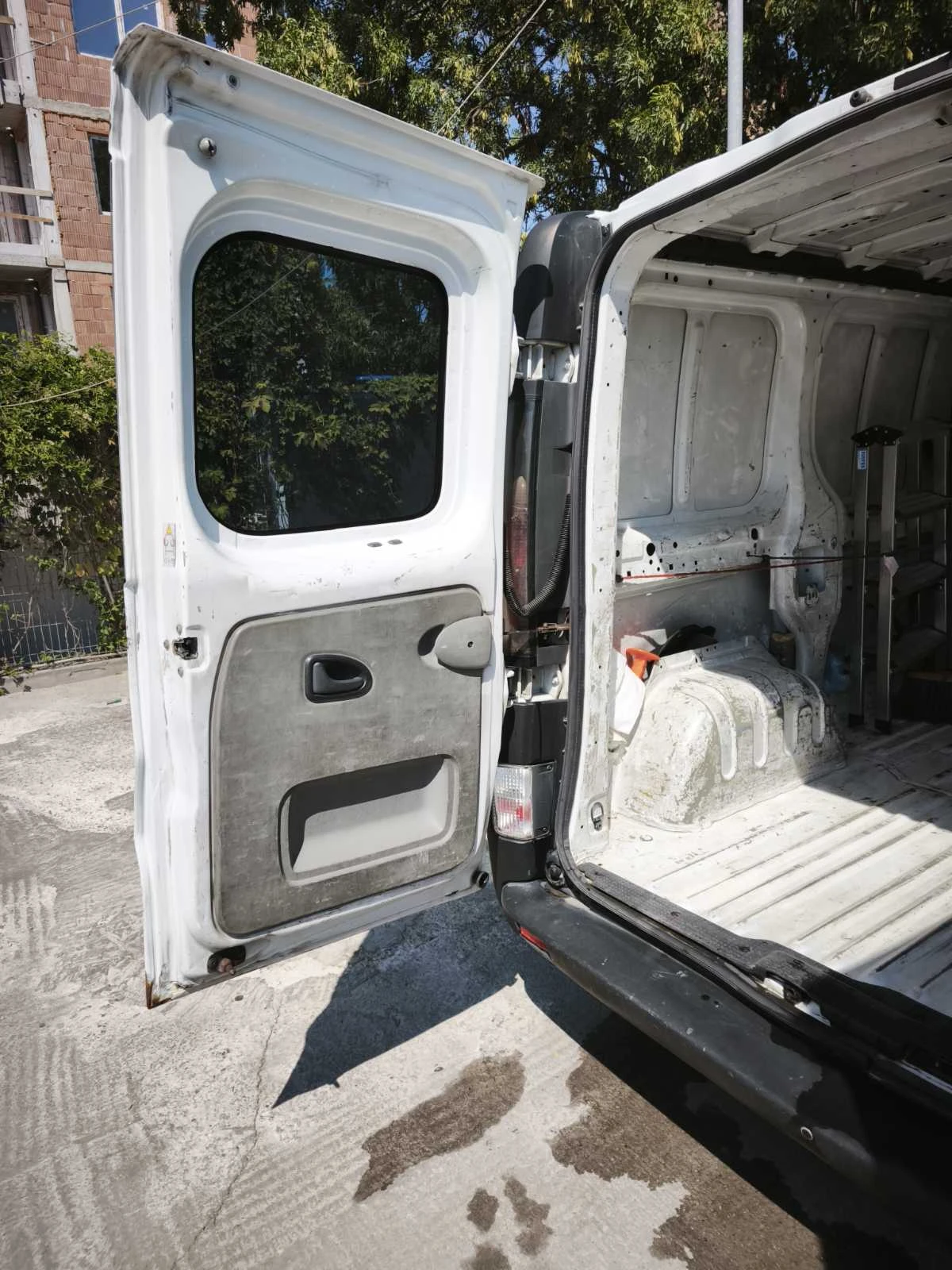 Opel Vivaro 1.9, снимка 11 - Бусове и автобуси - 55957842