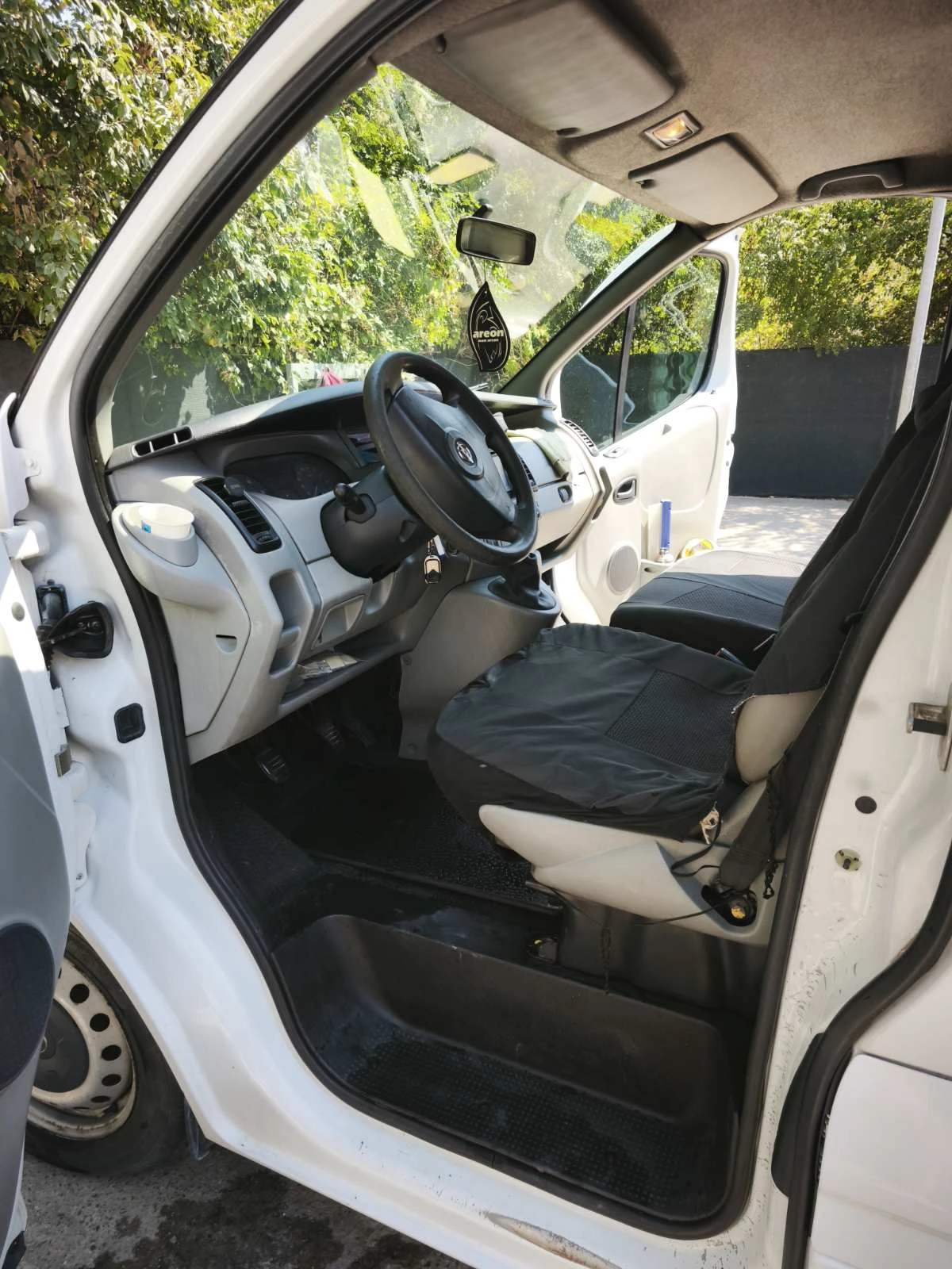 Opel Vivaro 1.9, снимка 15 - Бусове и автобуси - 55957842