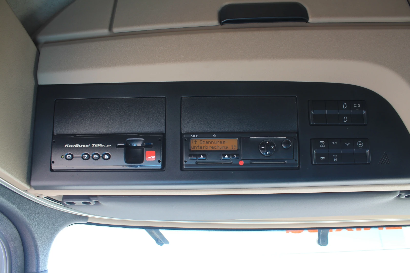 Mercedes-Benz Actros 1845  Падащ борд Cargolift , снимка 10 - Камиони - 54053074