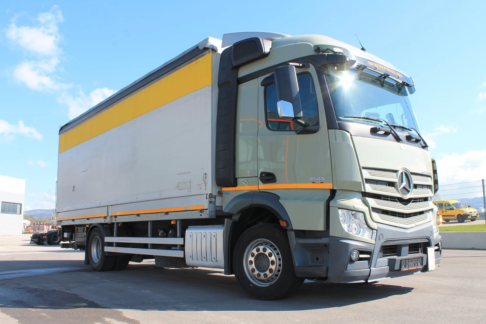 Mercedes-Benz Actros 1845  Падащ борд Cargolift , снимка 2 - Камиони - 54053074