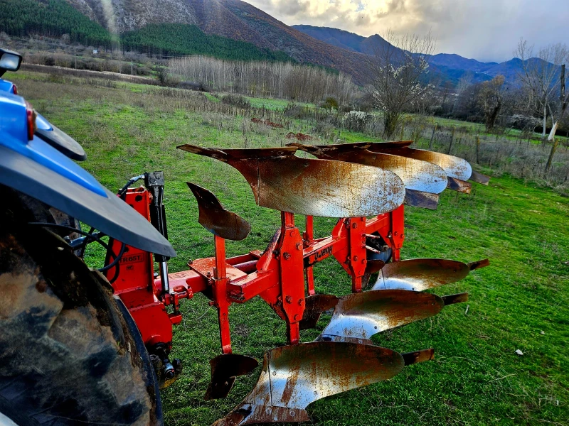 Плуг Kuhn Тегло около 500 кг 