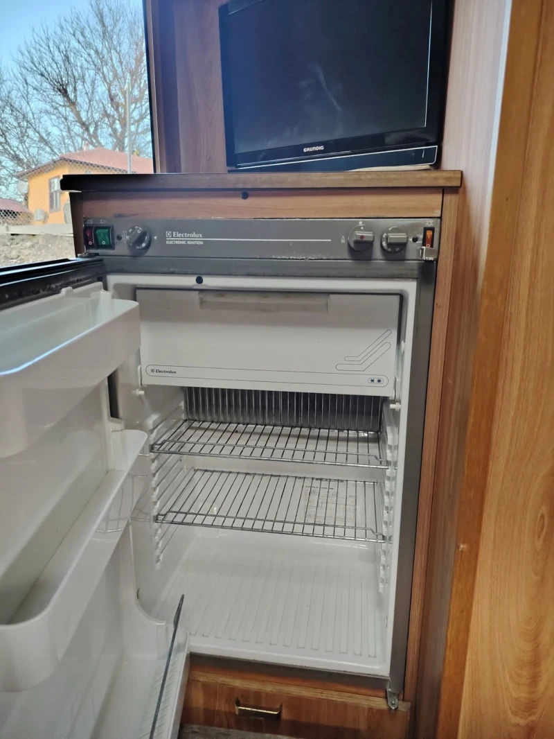 Каравана Sea Club man 525, снимка 11 - Каравани и кемпери - 52798577