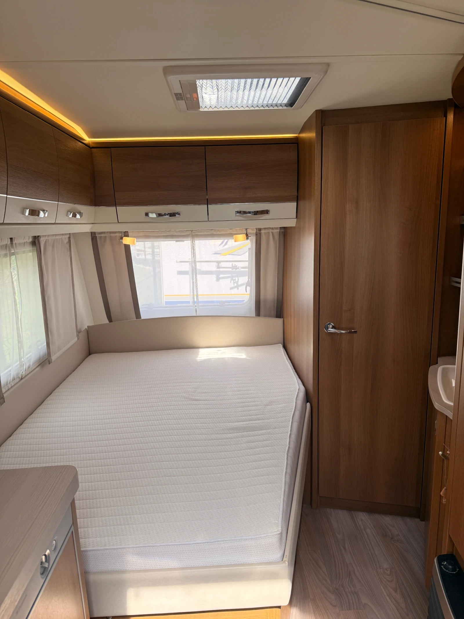 Каравана Tabbert Da Vinci 450 Климатик, мувър, тента и още, снимка 11 - Каравани и кемпери - 54255544