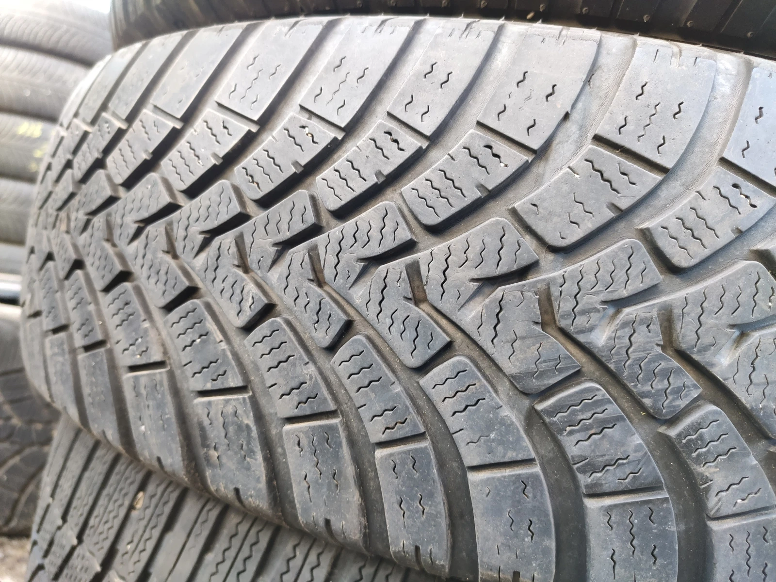 Гуми Зимни 225/65R17, снимка 4 - Гуми и джанти - 54000249