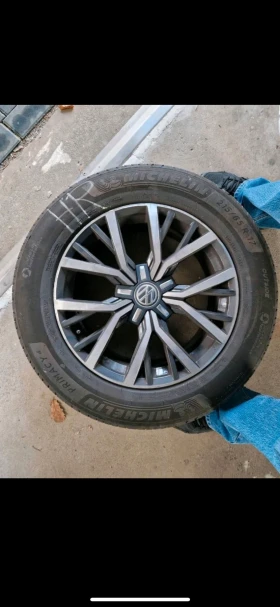        215/65R17  VW Tiguan