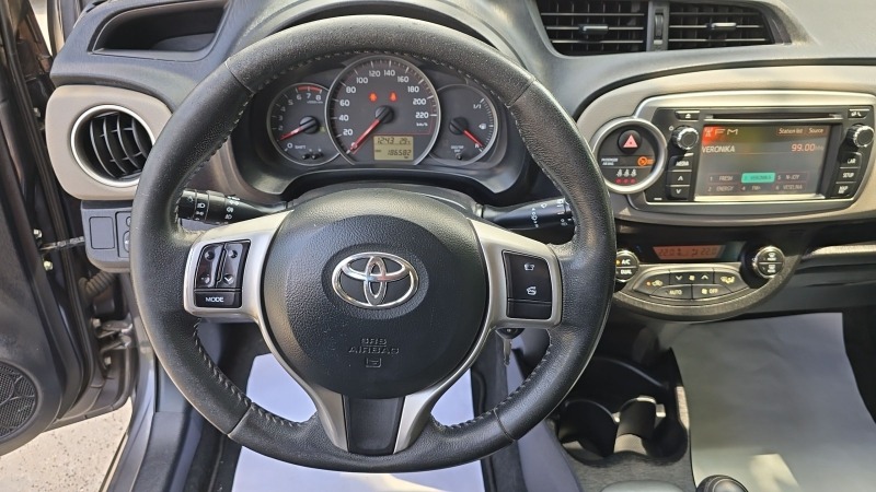 Toyota Yaris 1.0i VVTi Навигация Камера , снимка 12 - Автомобили и джипове - 46696883