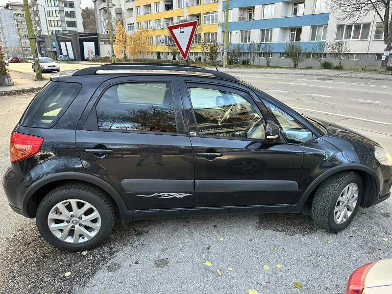 Suzuki SX4, снимка 3 - Автомобили и джипове - 48086313