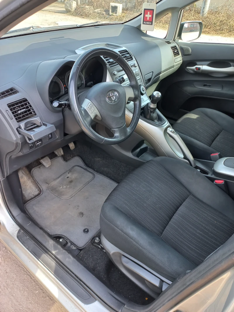 Toyota Auris 1.6, снимка 8 - Автомобили и джипове - 49171612