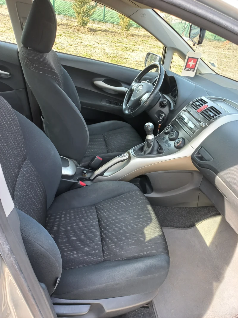 Toyota Auris 1.6, снимка 9 - Автомобили и джипове - 49171612