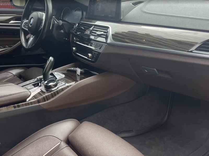 BMW 540 xDrive / M-PKG / SOFT CLOSE / INDIVIDUAL / HARMAN, снимка 12 - Автомобили и джипове - 52749572