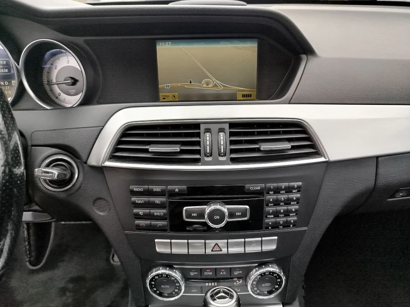 Mercedes-Benz C 220 2.2 AMG пакет, снимка 16 - Автомобили и джипове - 52656400