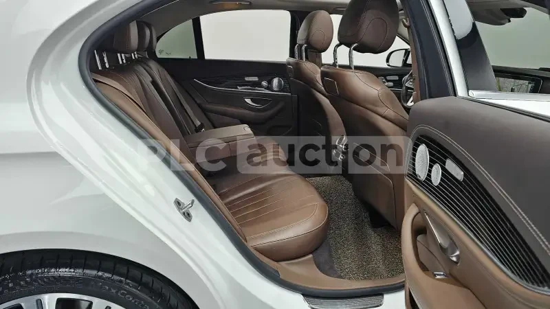 Mercedes-Benz E 450, снимка 11 - Автомобили и джипове - 54703926
