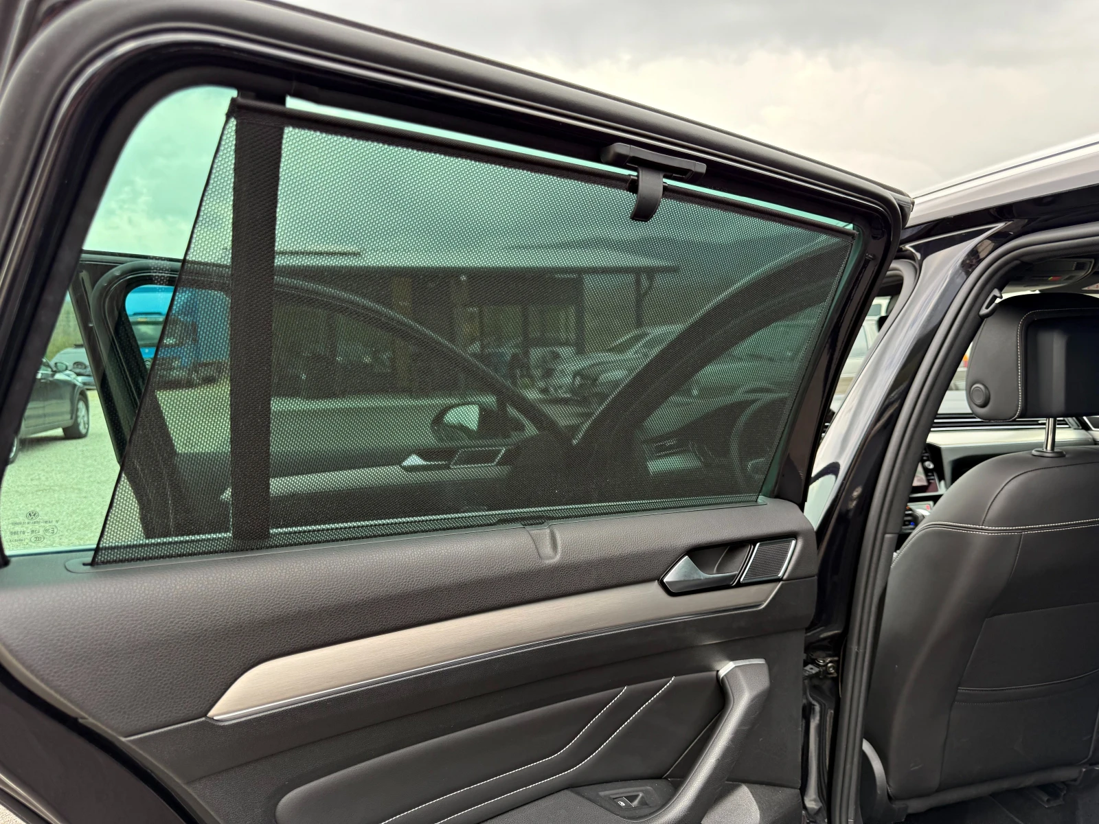 VW Passat 2.0 TDi FACELIFT 200 LED NAVI | Mobile.bg   15