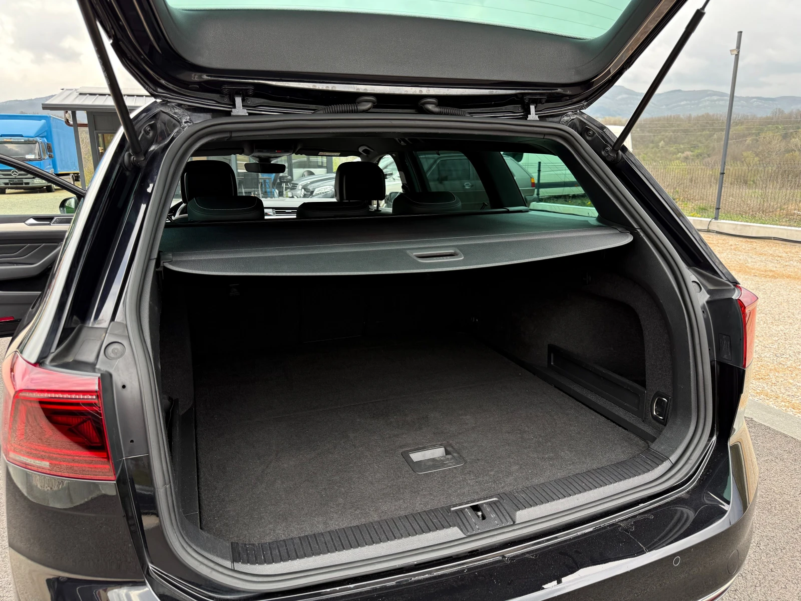 VW Passat 2.0 TDi FACELIFT 200 LED NAVI | Mobile.bg   17