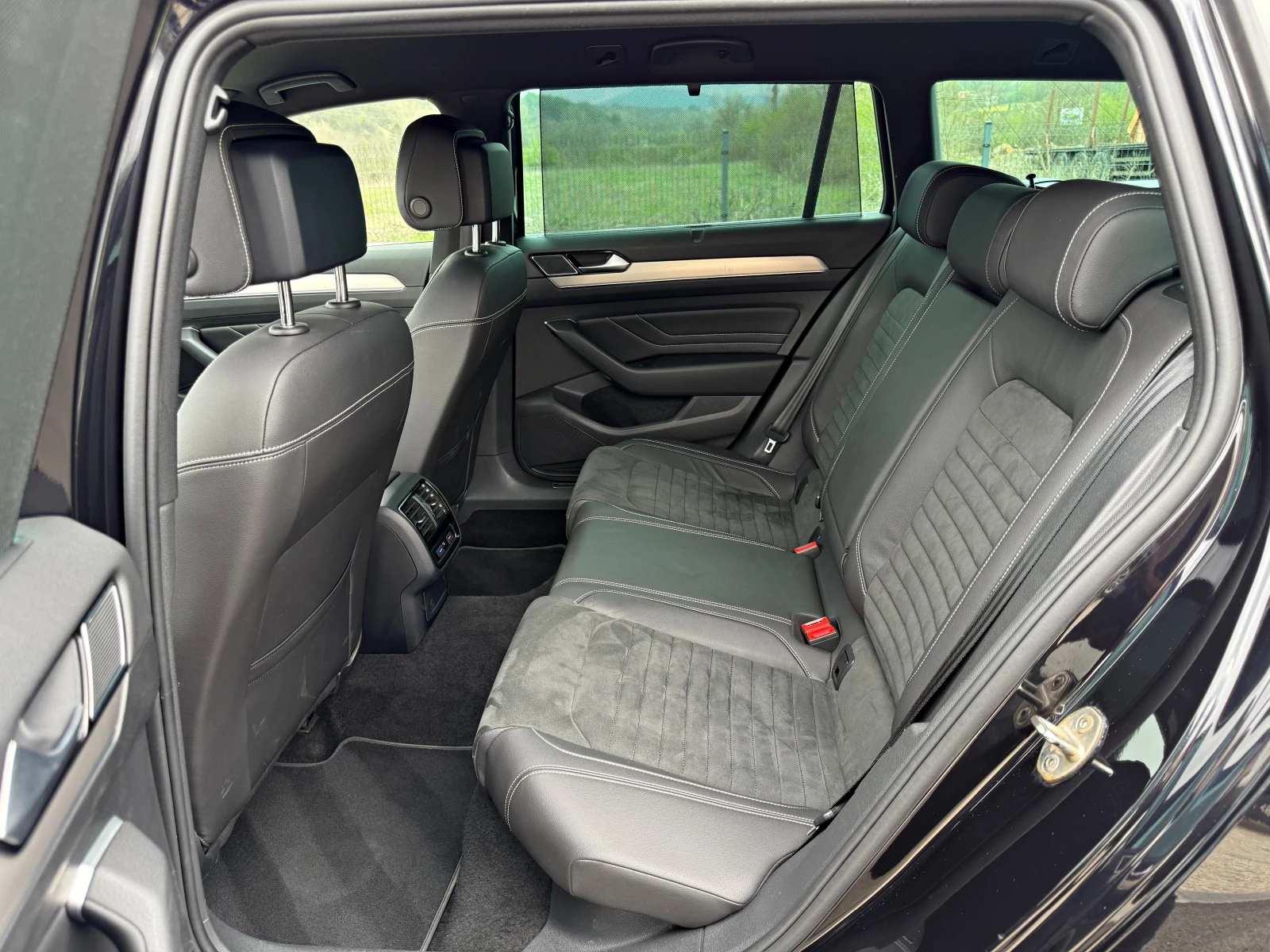 VW Passat 2.0 TDi FACELIFT 200 LED NAVI | Mobile.bg   14