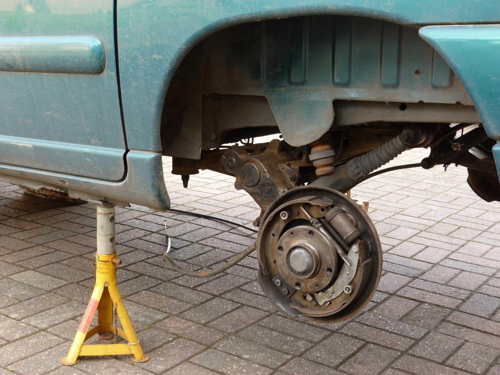 Citroen Berlingo coilovers, ecu remap, spacers, custom handbrake - изображение 10