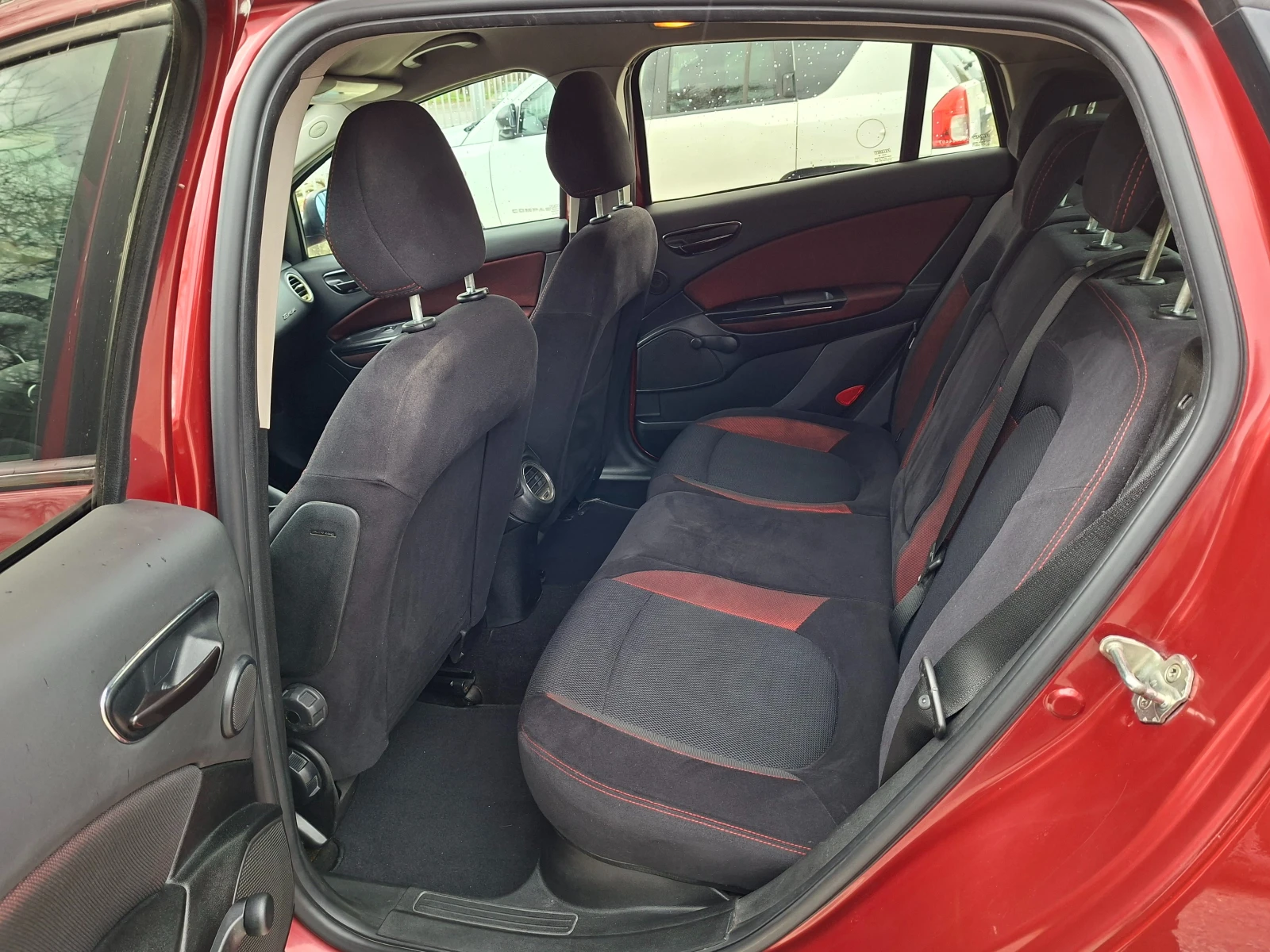 Fiat Bravo 1.9/150KS/M-JET, снимка 11 - Автомобили и джипове - 54069405