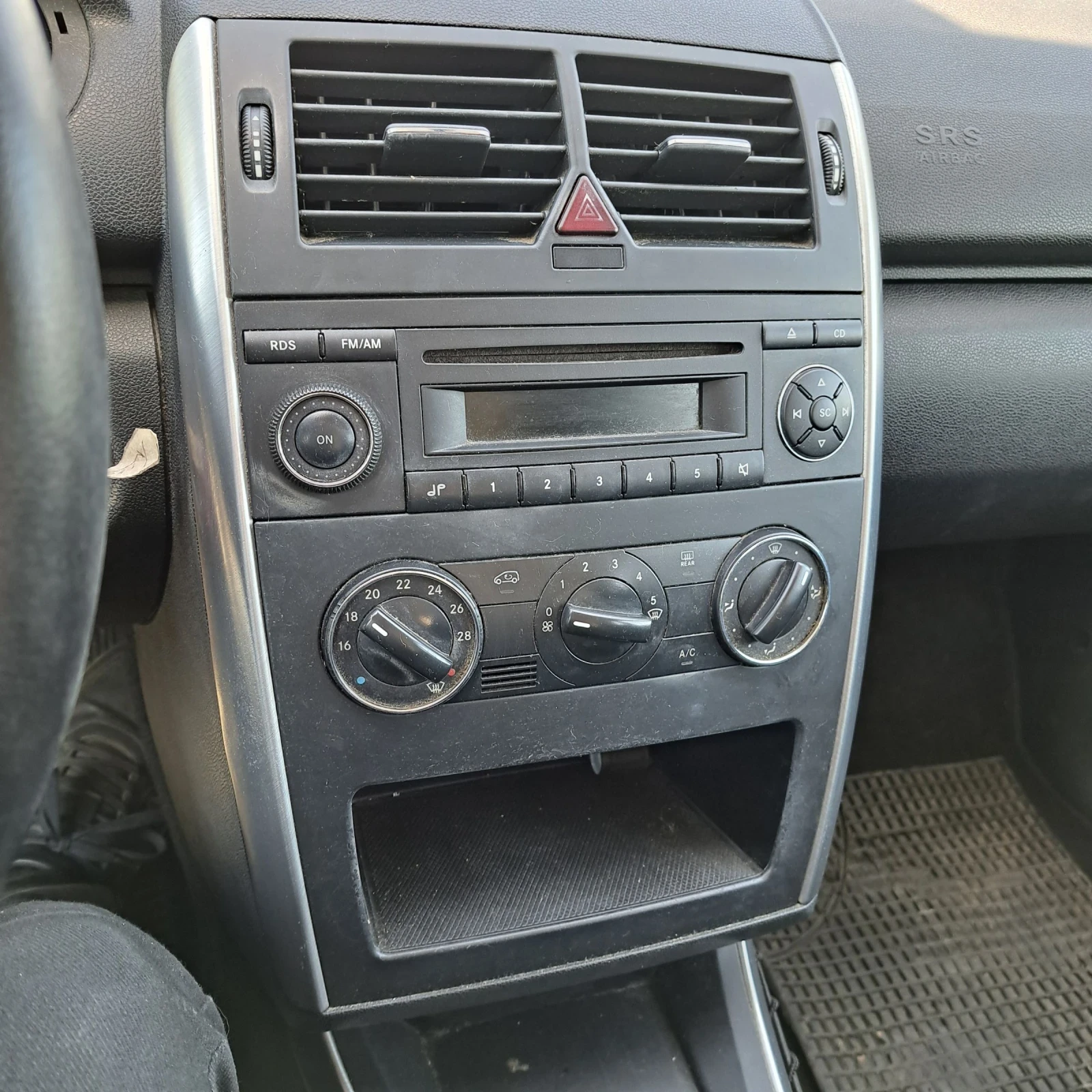Mercedes-Benz A 180 Авангард, снимка 11 - Автомобили и джипове - 54333672