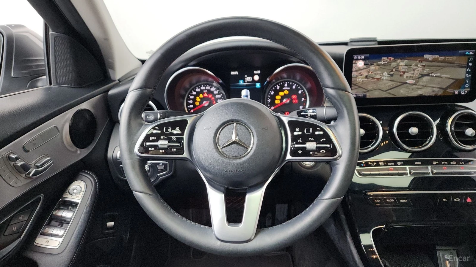 Mercedes-Benz C 200 AVANGARDE* КОЖА* НАВИ* ПАНО, снимка 11 - Автомобили и джипове - 55479971